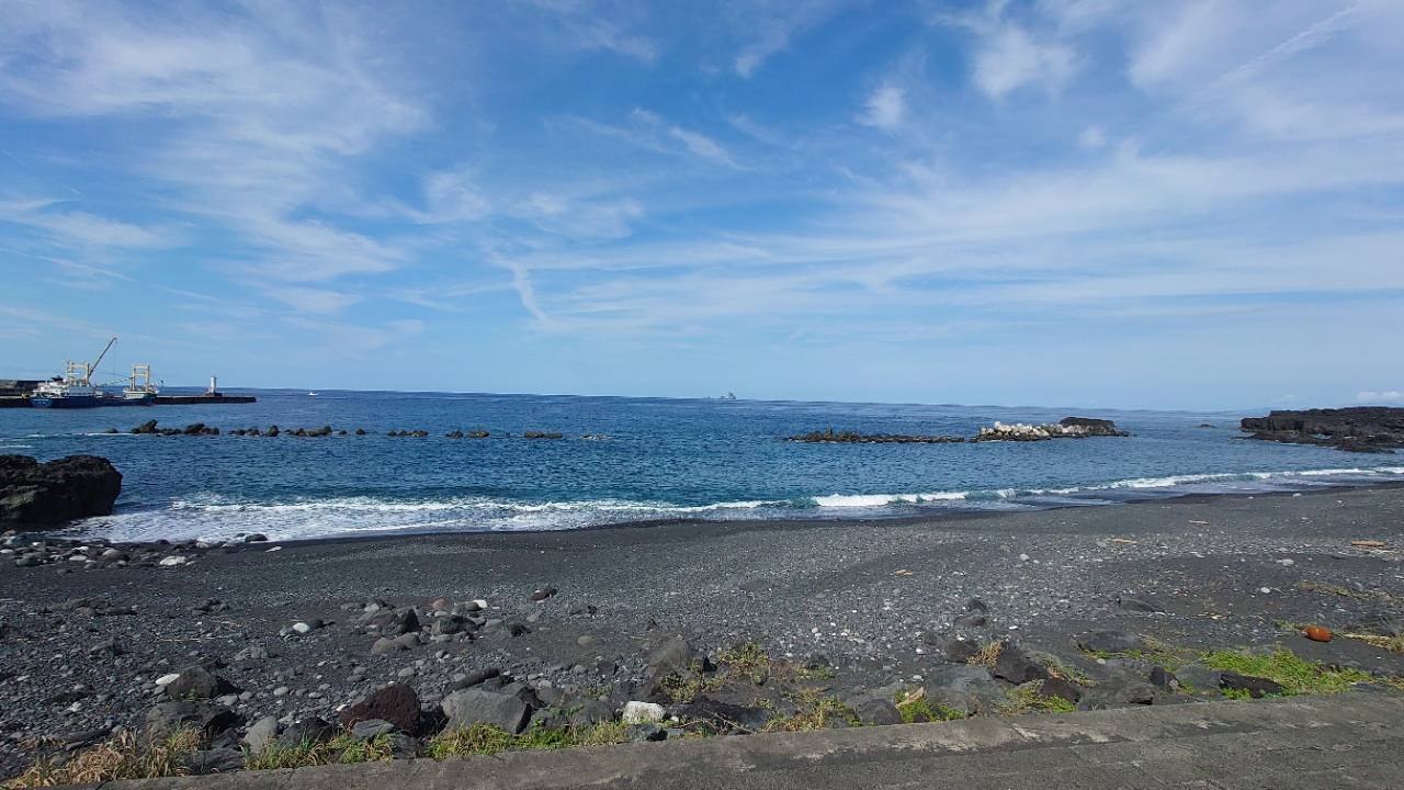 スキンダイビングの練習をした三宅島のビーチ